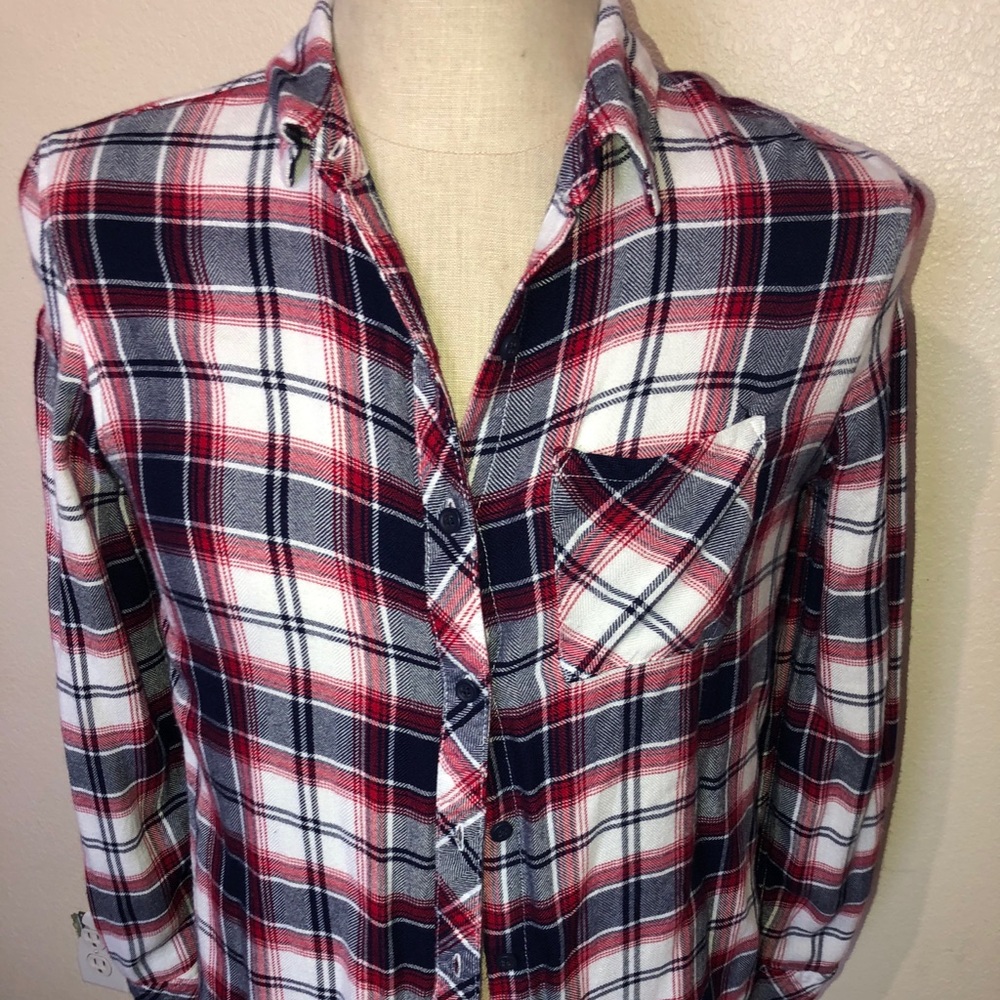 Super soft plaid long sleeved button up shirt